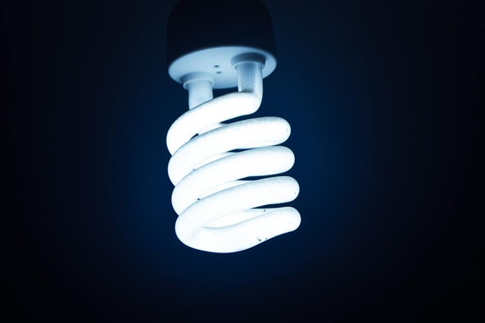risparmio-energetico-domestico-lampadina